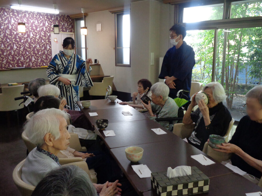 静岡市葵区有料老人ホーム_お茶会茶道を通じて侘び寂びの心を