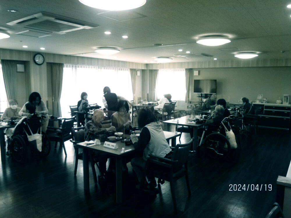 静岡市清水区老人ホーム_ご家族をお招きしてのぺんぎん食堂開催