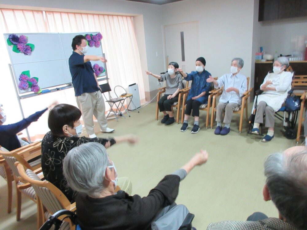 静岡市葵区老人ホーム_梅雨を元気に乗り越えよう