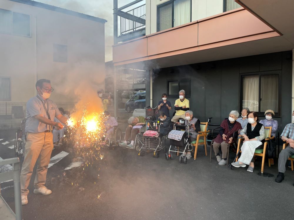 静岡市清水区老人ホーム_第7回花火大会開催