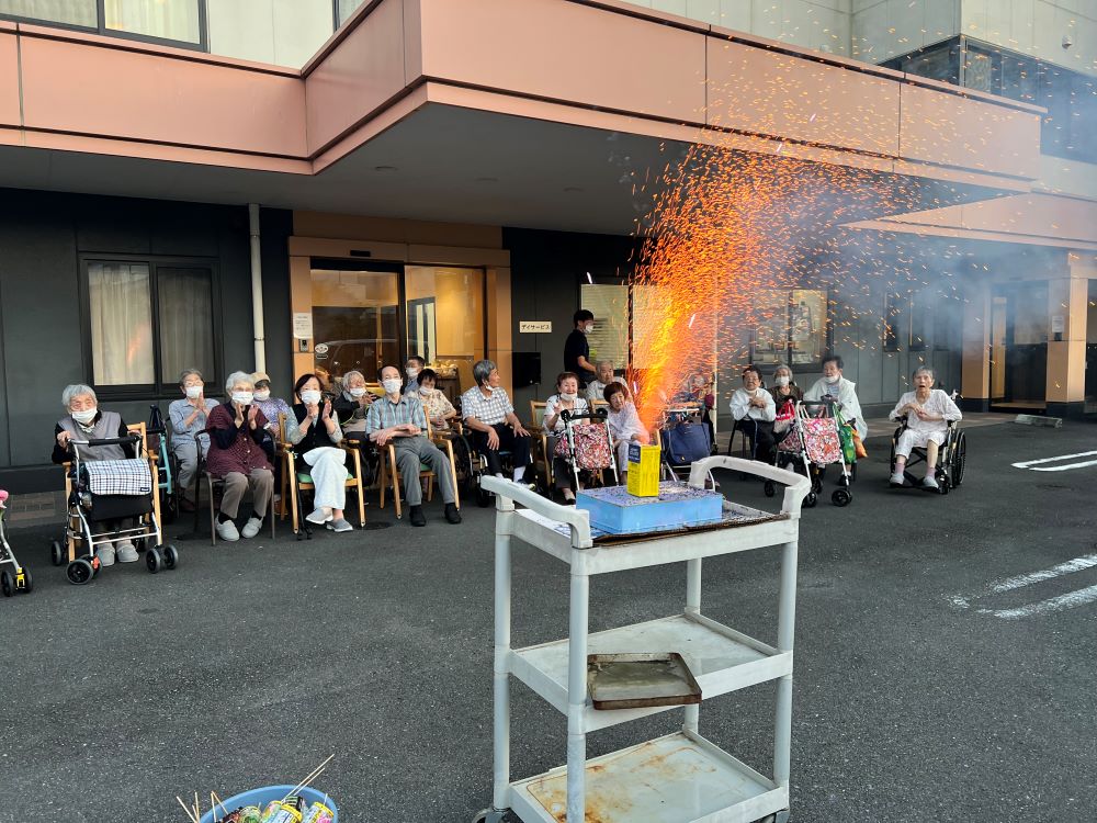 静岡市清水区老人ホーム_第7回花火大会開催