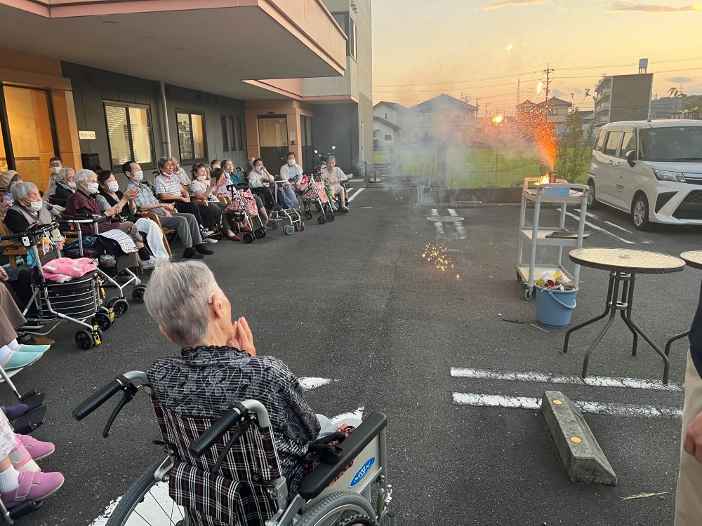 静岡市清水区老人ホーム_第7回花火大会開催