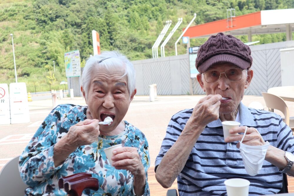 静岡市葵区有料老人ホーム_新東名SAと足湯へドライブ