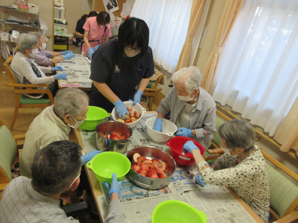 浜松市老人ホーム_ふわふわ初生氷堂手作りかき氷シロップを作ろう