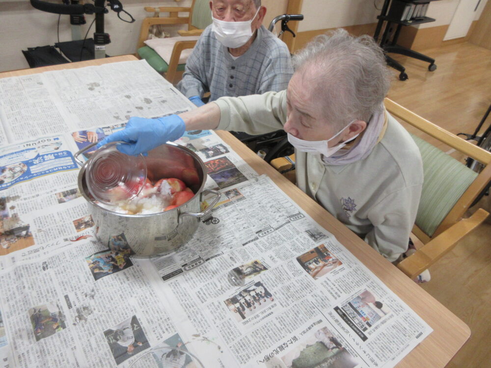 浜松市老人ホーム_ふわふわ初生氷堂手作りかき氷シロップを作ろう