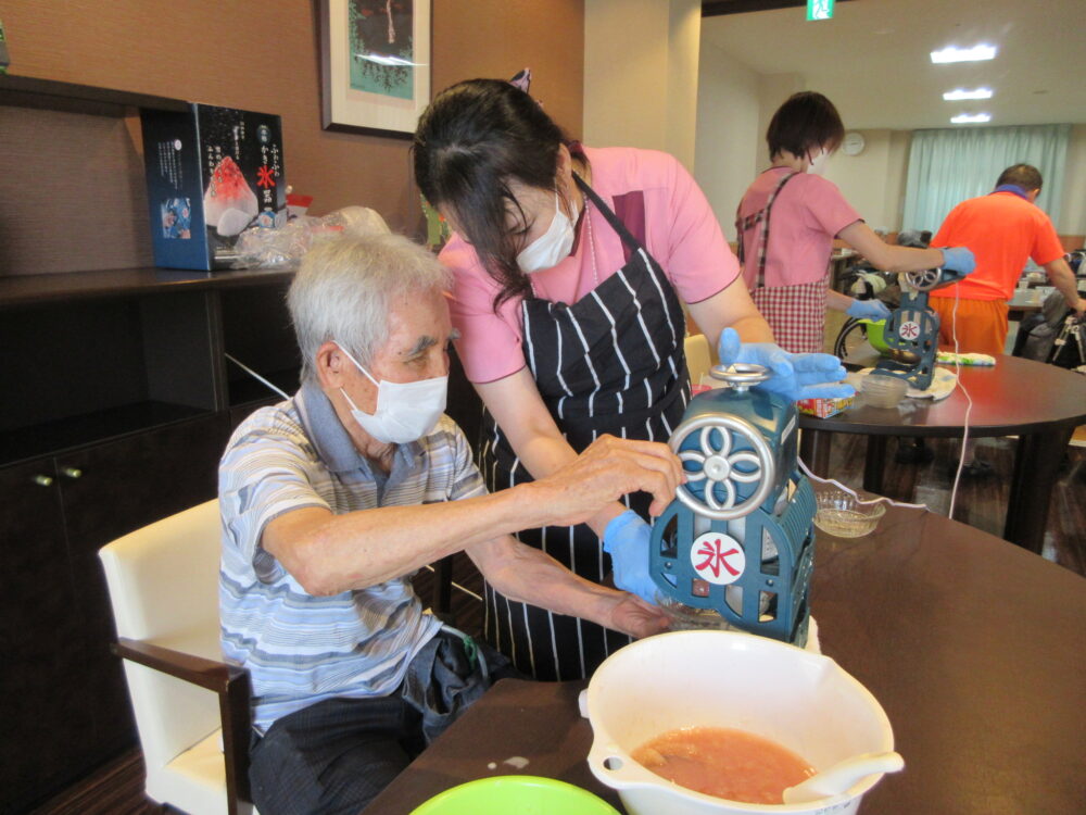 浜松市老人ホーム_ふわふわ初生氷堂氷かき体験