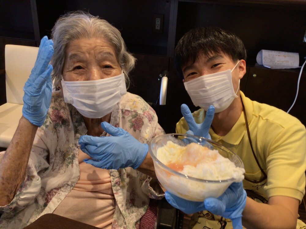 浜松市老人ホーム_ふわふわ初生氷堂氷かき体験