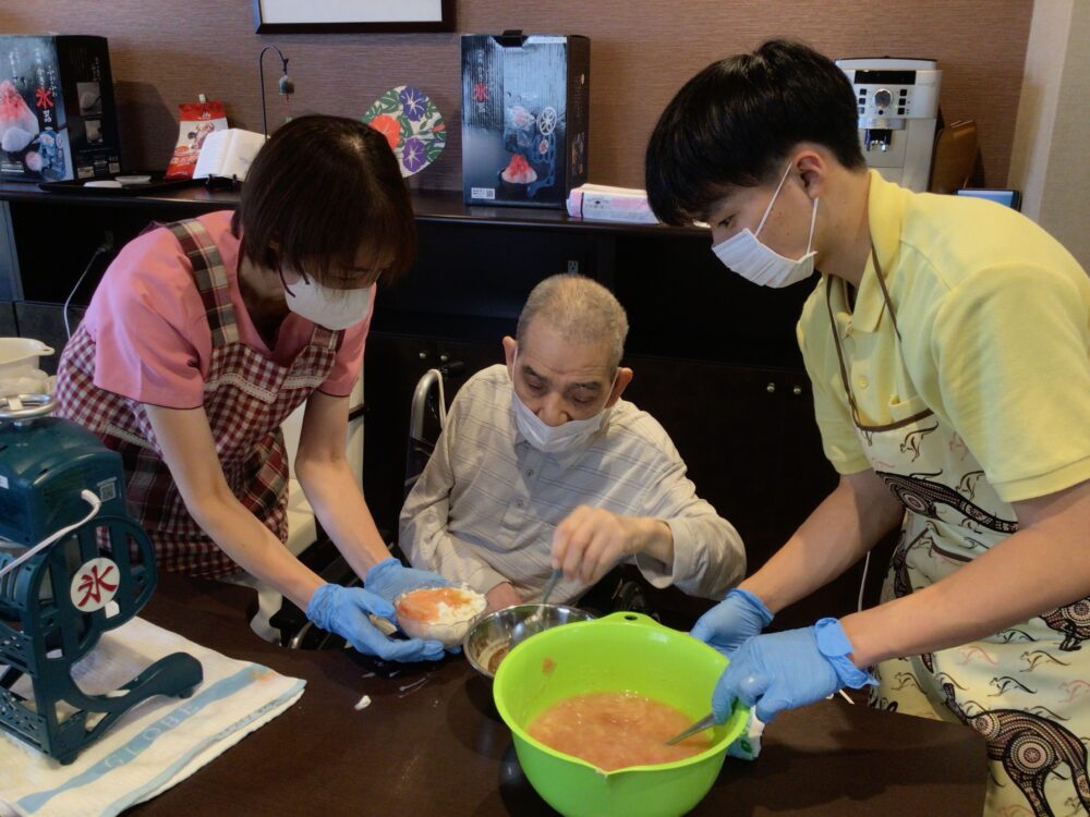 浜松市老人ホーム_ふわふわ初生氷堂氷かき体験