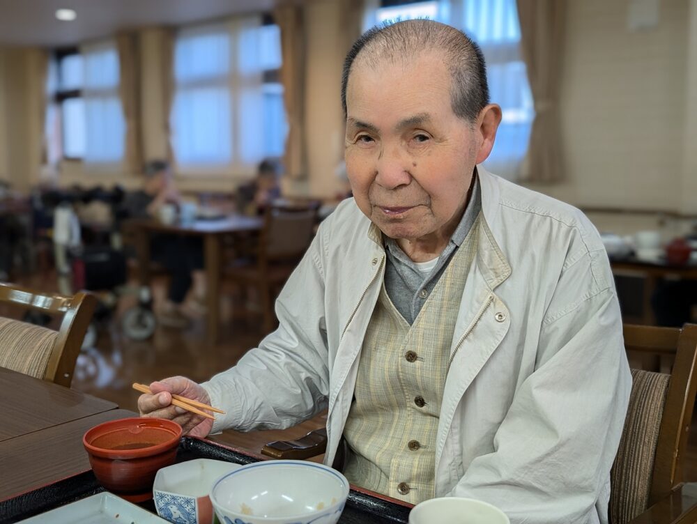 静岡市葵区有料老人ホーム_秋の味覚松茸ご飯