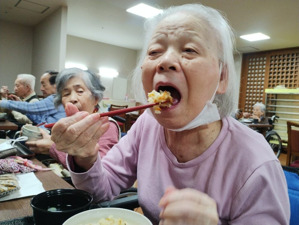 藤枝市老人ホーム_9月イベント食秋を感じる松茸