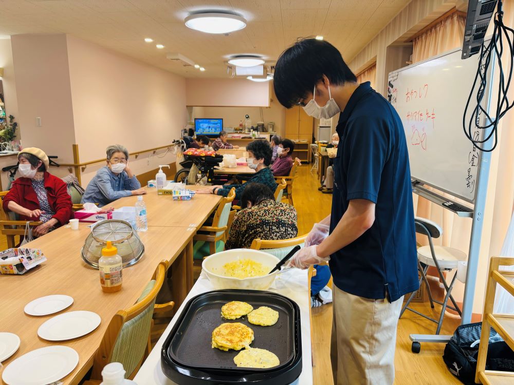 静岡市清水区老人ホーム_さつまいものホットケーキ