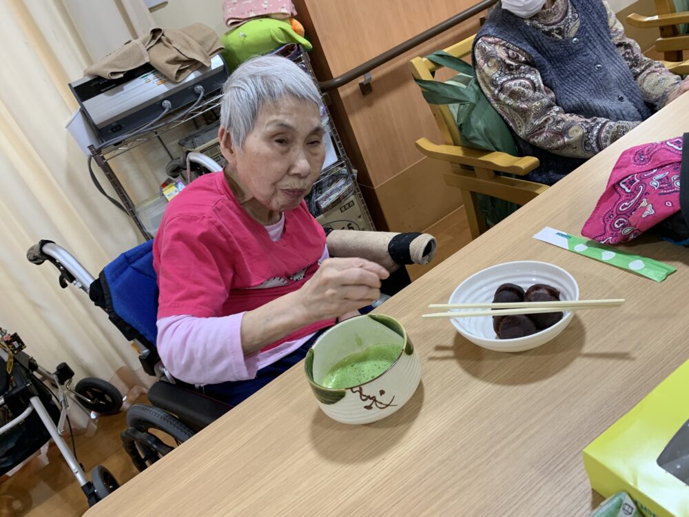 駿東郡長泉町老人ホーム_五感で感じるお茶会秋を彩る御萩と共に