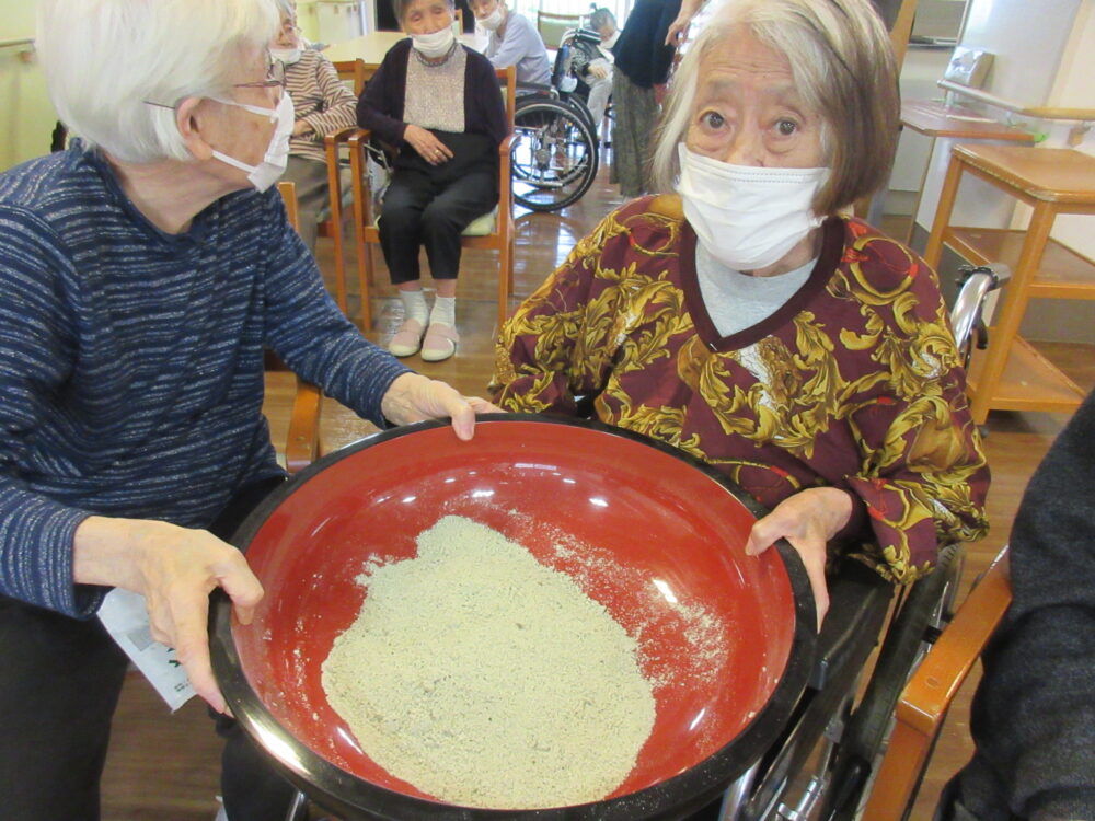 静岡市葵区有料老人ホーム_11月の変わり蕎麦あおさ切り