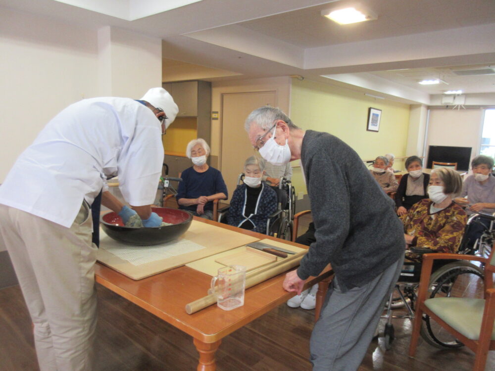 静岡市葵区有料老人ホーム_11月の変わり蕎麦あおさ切り