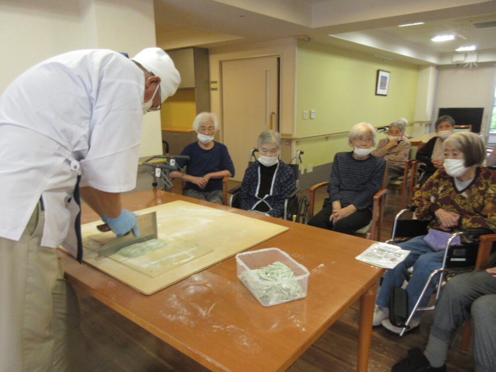 静岡市葵区有料老人ホーム_11月の変わり蕎麦あおさ切り