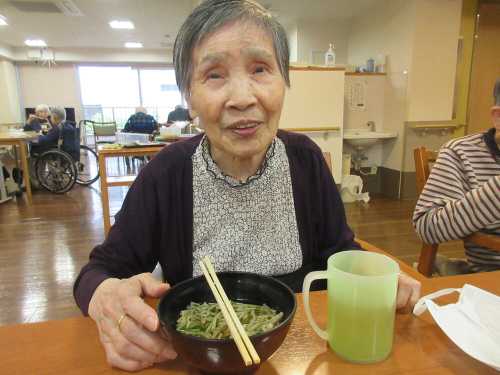 静岡市葵区有料老人ホーム_11月の変わり蕎麦あおさ切り