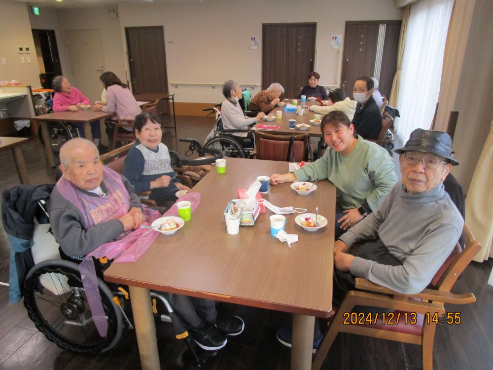 静岡市清水区老人ホーム_ぺんぎんパティシエにケアマネさんをお招きしました