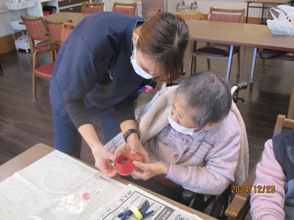 静岡市清水区老人ホーム_クラフトバンド教室サンタが押切にやって来た