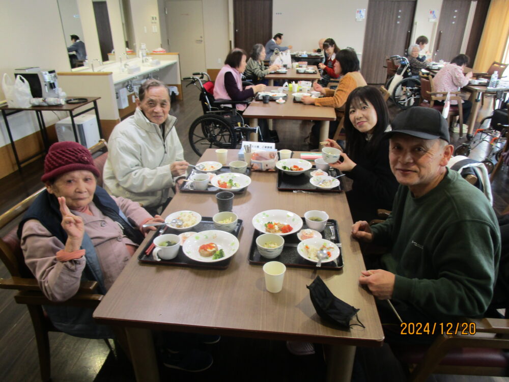 静岡市清水区老人ホーム_ご家族をお招きしてぺんぎん食堂開催