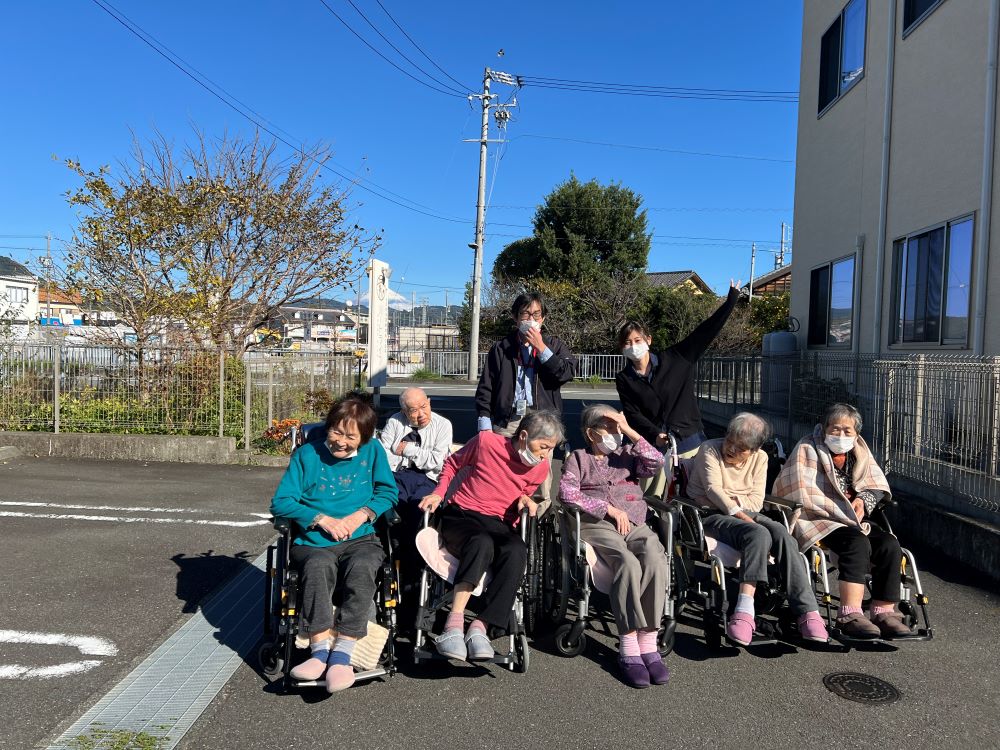 静岡市清水区老人ホーム_いよいよ師走１２月１日快晴富士山