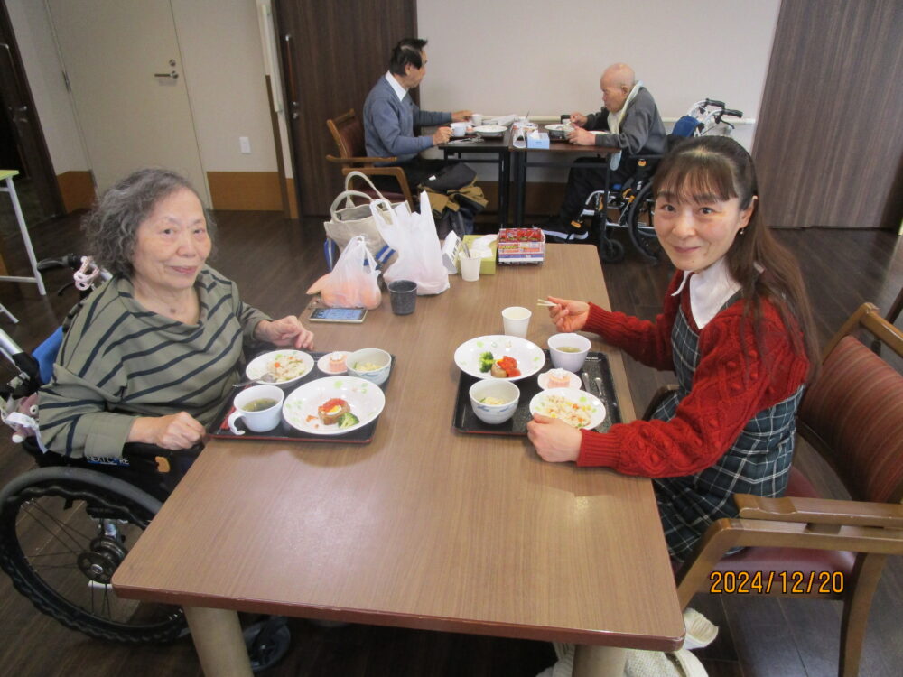 静岡市清水区老人ホーム_ご家族をお招きしてぺんぎん食堂開催