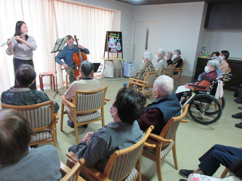 静岡市葵区老人ホーム_フルートチェロ演奏会