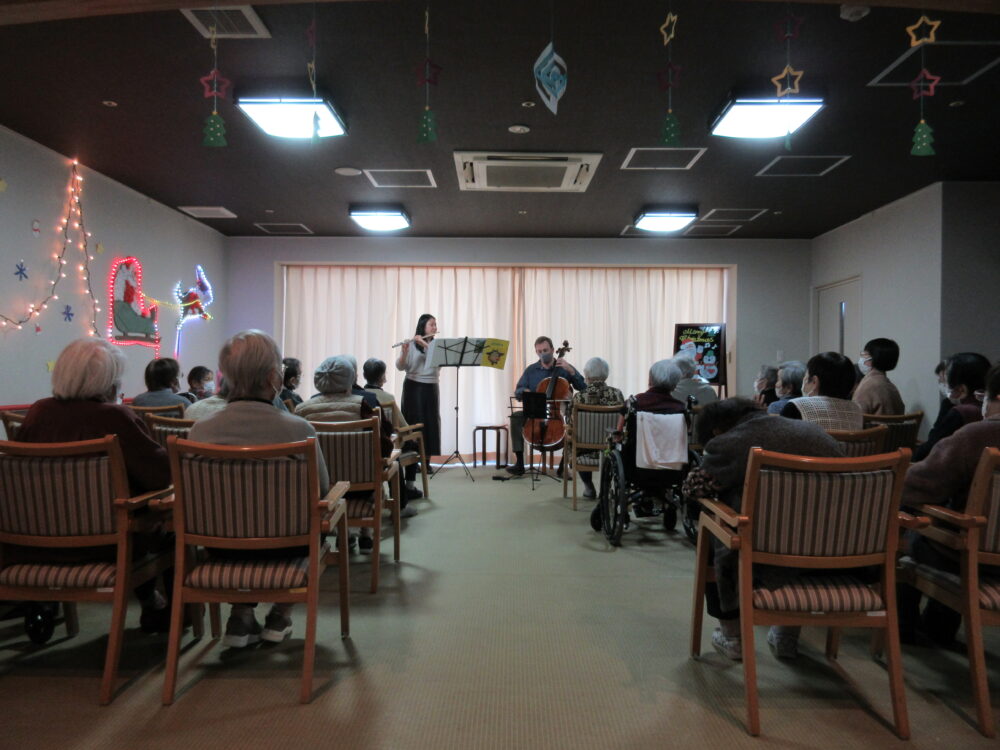 静岡市葵区老人ホーム_フルートチェロ演奏会