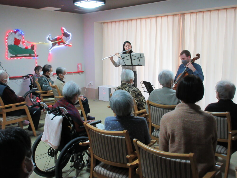 静岡市葵区老人ホーム_フルートチェロ演奏会