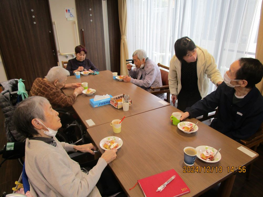 静岡市清水区老人ホーム_ぺんぎんパティシエにケアマネさんをお招きしました