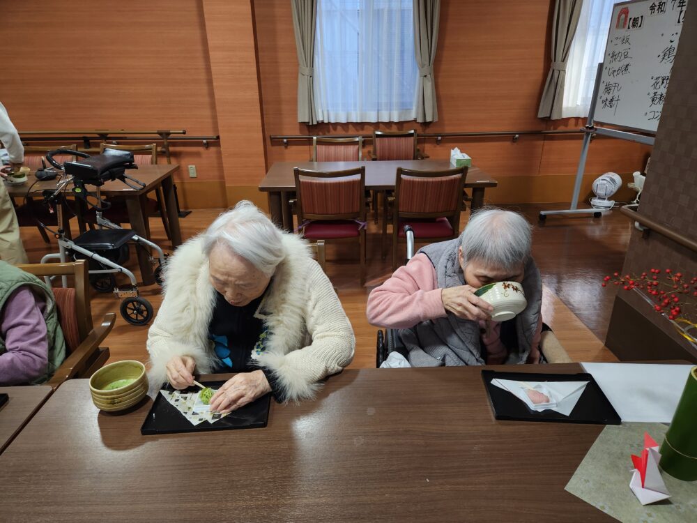 駿東郡長泉町老人ホーム_五感で感じるお茶会～お正月飾り～