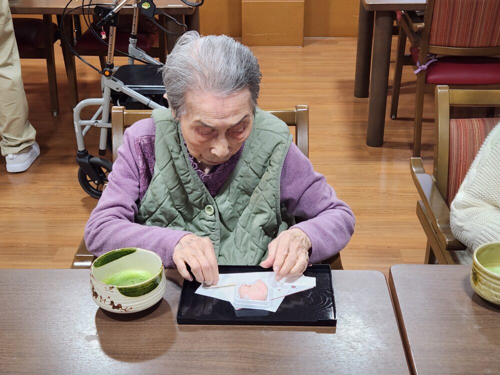 駿東郡長泉町老人ホーム_五感で感じるお茶会～お正月飾り～