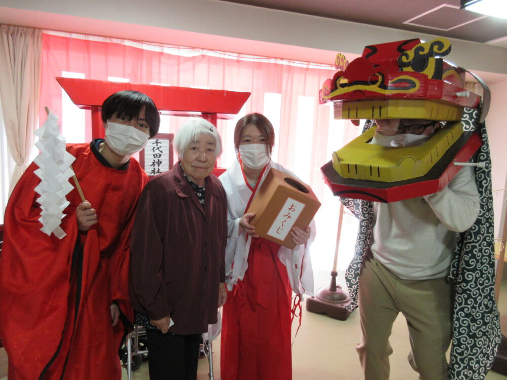 静岡市葵区老人ホーム_初詣千代田神社2025